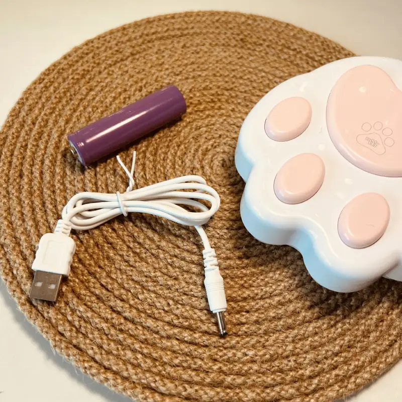 Lampka biurkowa Łapka LED, Lampka na biurko dla dzieci. Zmienna jasność oraz barwa światła: ciepła, zimna, mieszana. Ładowanie przez kabel micro USB.