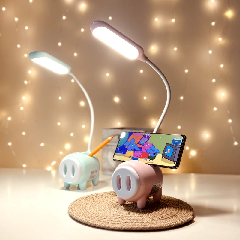 Lampka biurkowa TGX-788 LED, Lampka na biurko dla dzieci z pojemniczkiem na artykuły szkolne. Zmienna jasność oraz barwa światła. Ładowanie przez kabel micro USB.