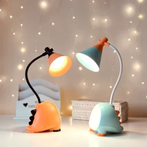 Lampka biurkowo-nocna Mały Smok LED, Lampka biurkowa 2w1. Zmienna jasność; neutralna barwa światła. Ładowanie przez kabel micro USB.