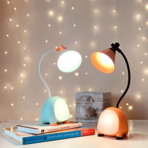 Lampka biurkowo-nocna Mały Smok LED, Lampka biurkowa 2w1. Zmienna jasność; neutralna barwa światła. Ładowanie przez kabel micro USB.