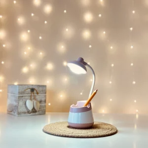 Lampka biurkowa dziecięca Jogurt LED, Lampka biurkowa dziecięca . 1 tryb jasności; delikatna barwa światła. Pojemniczek na artykuły szkolne