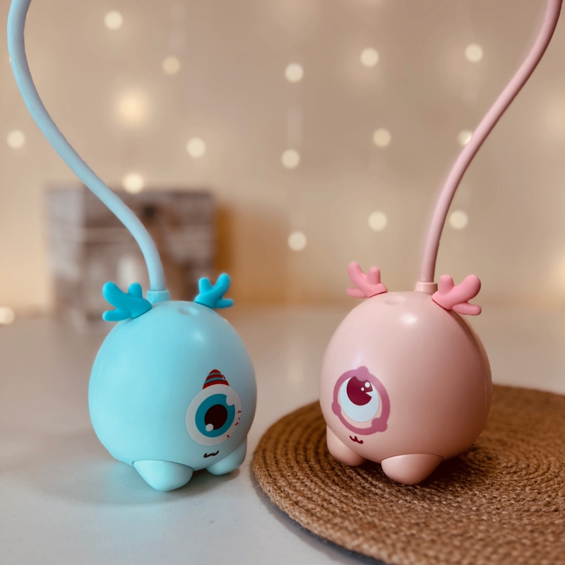 Lampka biurkowa dziecięca LED, lampka na biurko. Zmienna jasność, białe światło. Ładowanie przez USB. Dostępna w różowym, zielonym, kolorach.