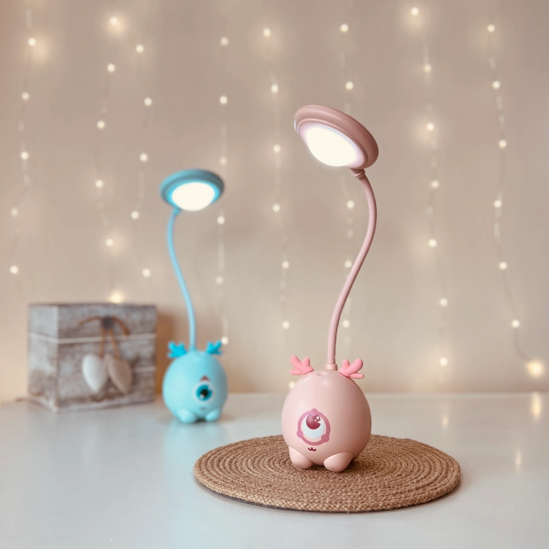 Lampka biurkowa dziecięca LED, lampka na biurko. Zmienna jasność, białe światło. Ładowanie przez USB. Dostępna w różowym, zielonym, kolorach.