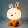 Króliczek z koroną lampka nocna dla dzieci LED, lampka nocna Króliczek dziecięca, dla dzieci. Ładowanie przez USB sprawia, że jest praktyczna i wygodna. Bezpieczna dla dzieci, dostępna w kolorze żółtym i brązowym.