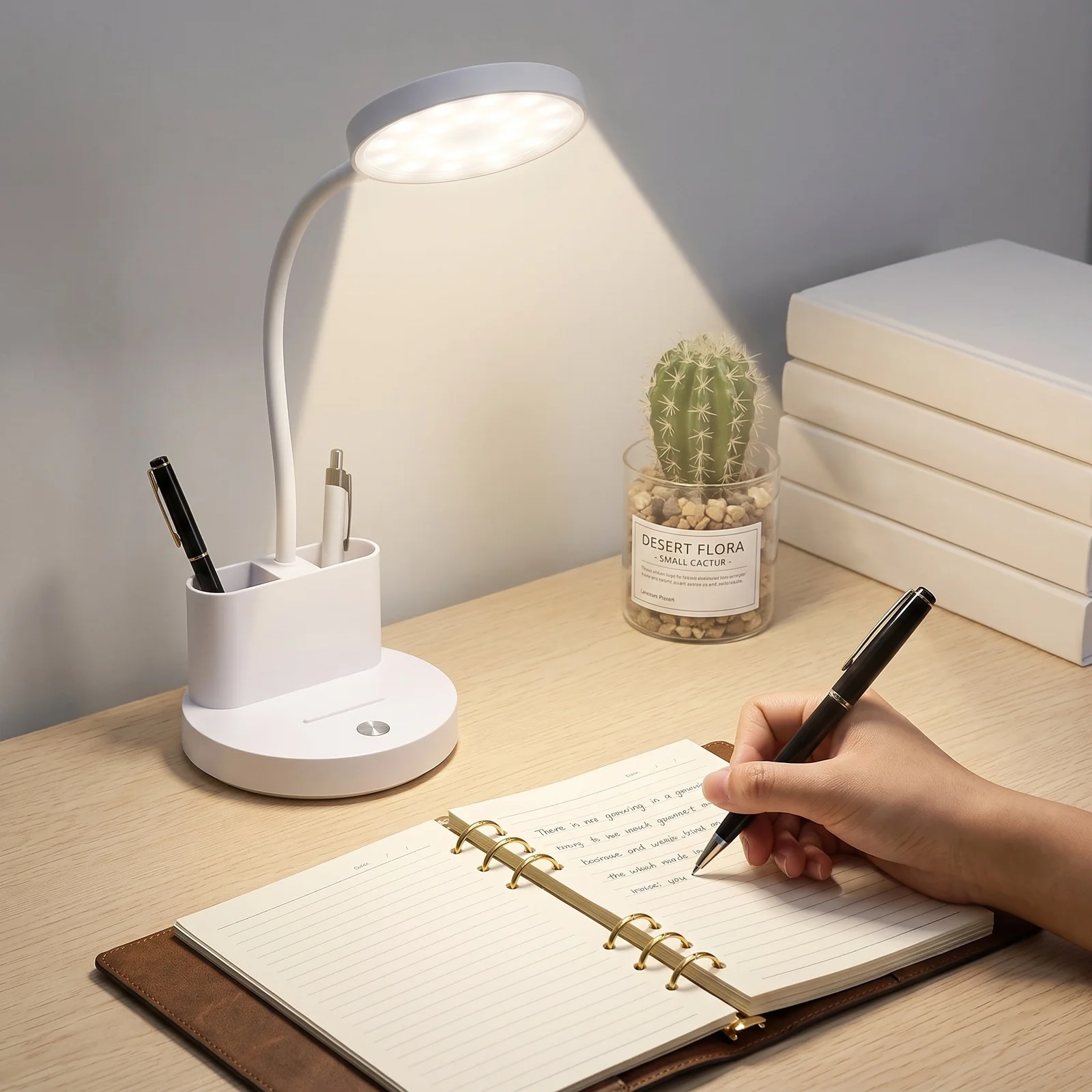 Lampka biurkowa dziecięca TGX-L22 LED, Lampka biurkowa dziecięca z kablem type-c. Zmienna jasność; zimna barwa światła. Pojemniczek na artykuły szkolne
