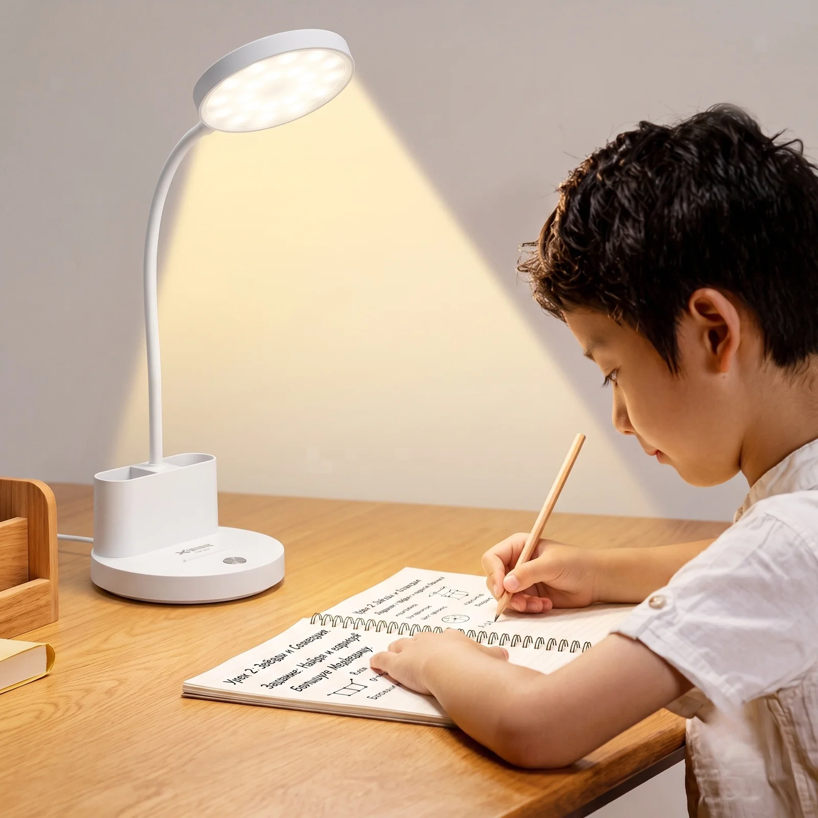 Lampka biurkowa dziecięca TGX-L22 LED, Lampka biurkowa dziecięca z kablem type-c. Zmienna jasność; zimna barwa światła. Pojemniczek na artykuły szkolne