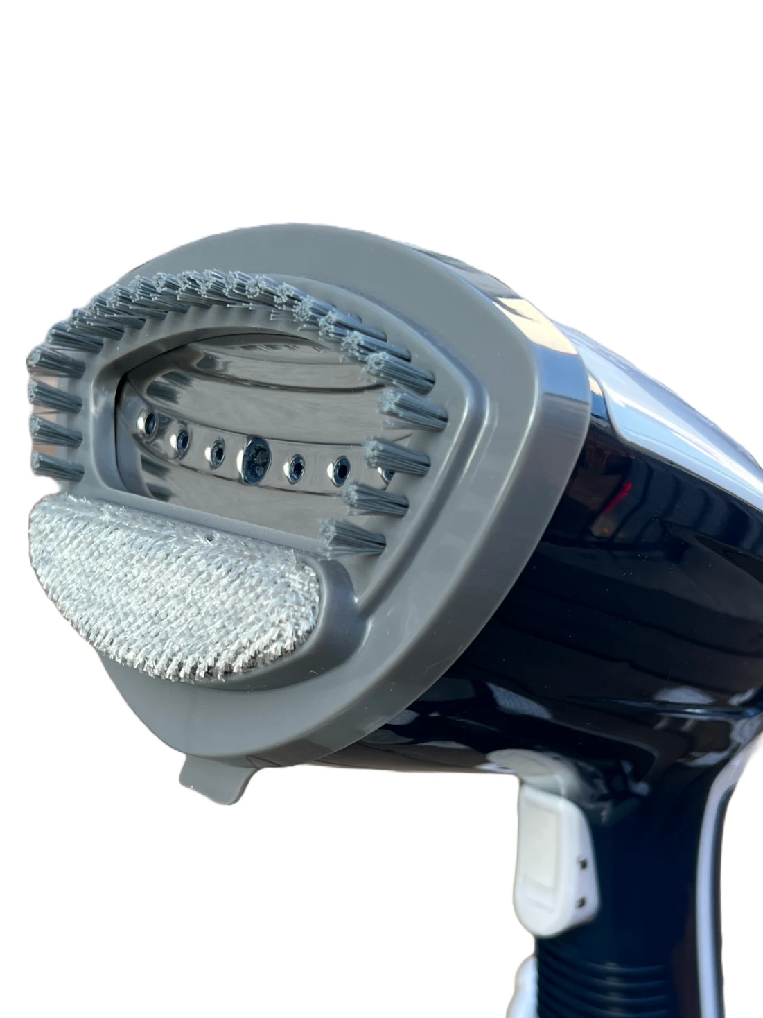 Steamer RAF R1226B 1200W Ręczny Steamer RAF R1226B 1200W, Szybkie nagrzewanie – 45 s, Usuwa zagniecenia, zapachy, kłaczki, Do delikatnych tkanin, zasłon, ubrań, Zbiornik 350 ml, szczoteczka.